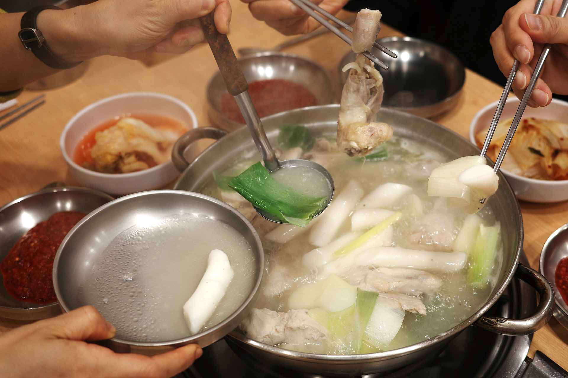 One whole chicken, one pot, one unforgettable broth — this is what Dak Hanmari looks like up close